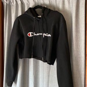 Hooded Cropped Black Champion Sweater